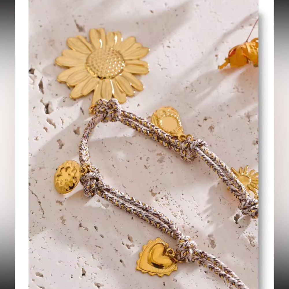 Boho Rope Chain Daisy Charm Necklace – Artistic, Light, and Beautifully Unique - Picture 4 of 15